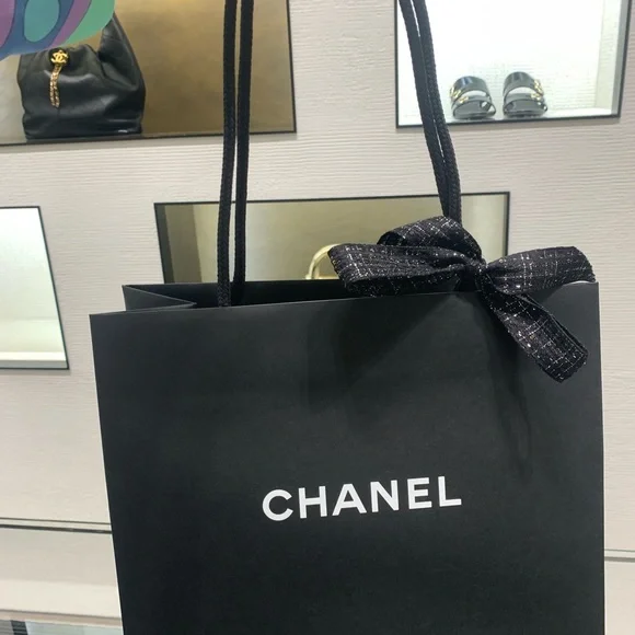 Authentic Chanel dust bag with strings, mid size , brand new condition. - Picture 10 of 12